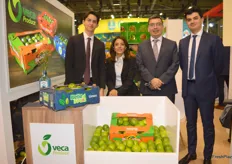 Veca Produce exporta limas frescas a la UE, Asia y EE. UU. El equipo, desde la izquierda: Rodrigo Olivares, Julieta Velázquez, Antonio Velázquez y Rolando Olivares.